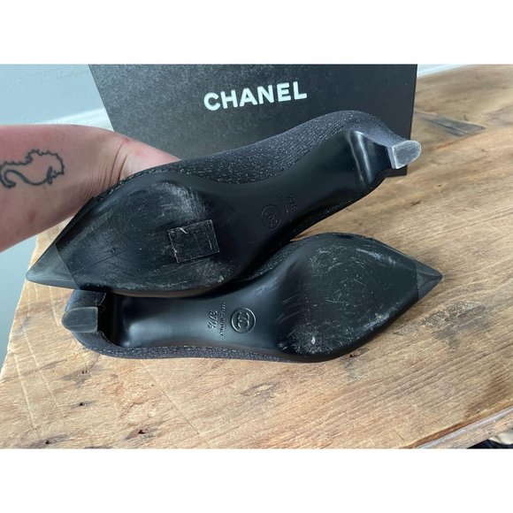 Gabrielle CHANEL Coco Black Tweed Cap Toe Low Pump - Picture 10 of 13